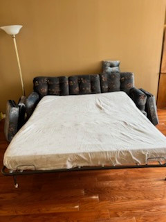 Couch fold out double bed in Couches & Futons in Sudbury - Image 2