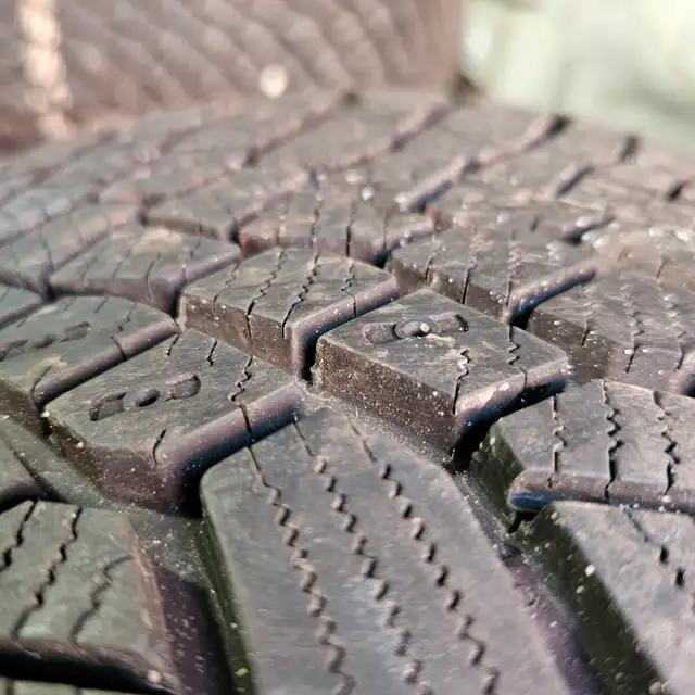 245/40/18 Continental winter tires 95% tread in Tires & Rims in Markham / York Region - Image 8