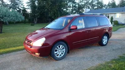 08 Kia Sedona V6 engine automatic heated leather seats flat folding back seat power lift gate power...