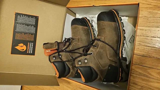 Timberland PRO Boondock in Men's Shoes in Oshawa / Durham Region - Image 3