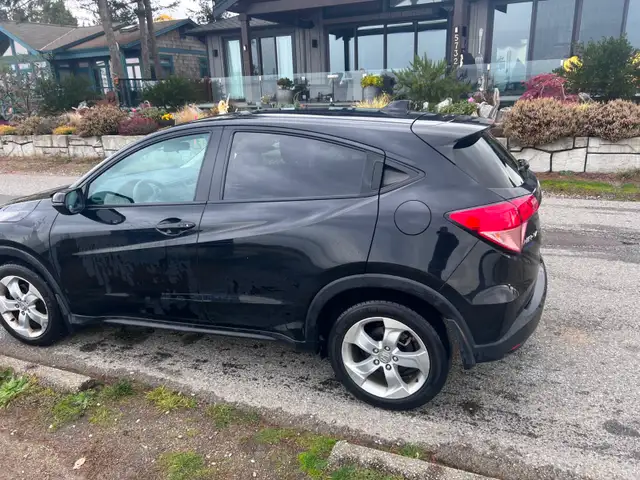 2016 Honda HR-V - very low kms - amazing shape