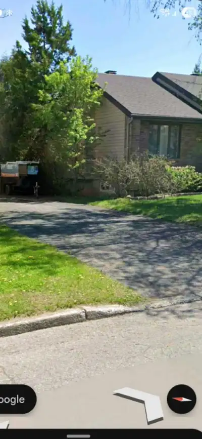 Stationnement à louer à l'île-bizard disponible à l'année, espace jusqu'à 4 voitures. Asphalté et dé...