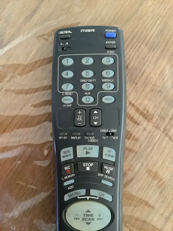 Télécommande pour téléviseur, VHS in Video & TV Accessories in Longueuil / South Shore - Image 3