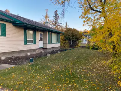 FURNISHED ROOMS TO RENT IN BEAVERLODGE.