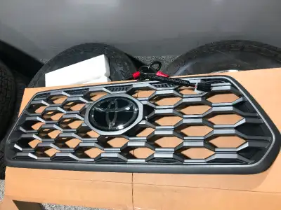 -O.E.M. GRILL -BRAND NEW