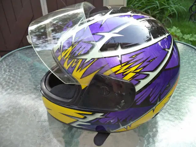 casque de moto in Motorcycle Parts & Accessories in Longueuil / South Shore - Image 3