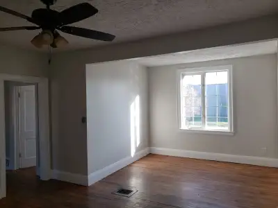 Shared home on quiet street in Oshawa- Utilities/parking incl.