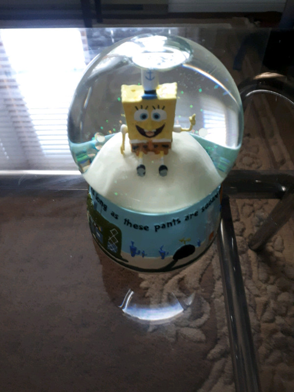 2003 spongebob square pants snow globe plays theme song in Arts & Collectibles in Oakville / Halton Region