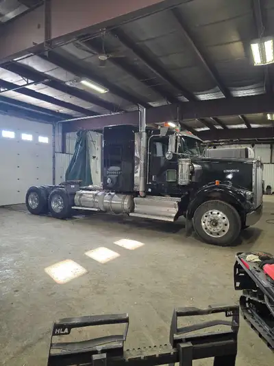 Up for sale is a W900b Kenworth highway tractor, perfect for long hauls or local deliveries. This tr...