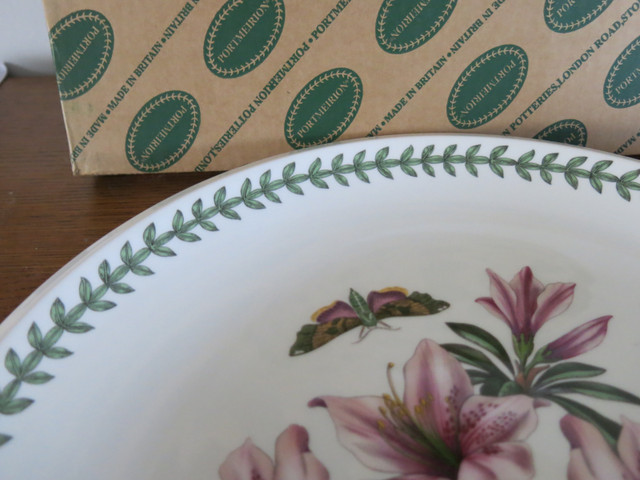 13" round vintage PORTMEIRION PLATTER, BOTANIC GARDEN, NIB in Kitchen & Dining Wares in Calgary - Image 3