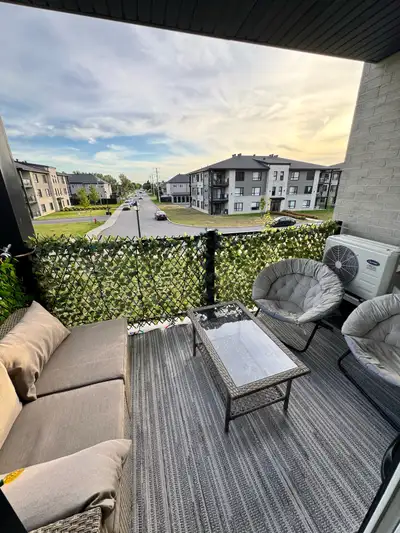 Très grand 4 1/2 (2 chambres à coucher) Bail de 2 ans! (pas de renouvellement après un an) Inclusion...