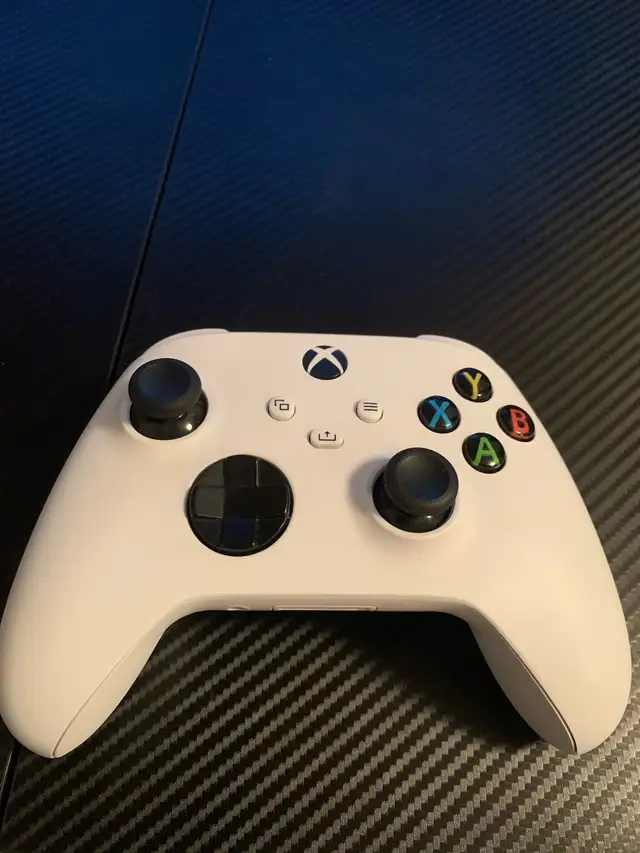Xbox Controller  in XBOX One in Saskatoon - Image 2