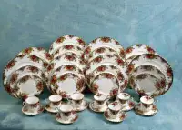 Royal Albert Old Country Roses Dinner Set FIRST EDITION