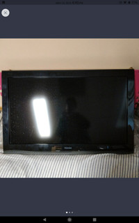 Toshiba 40" Flatscreen LCD TV + Original Remote No Base/Stand