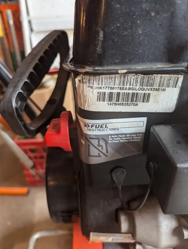 Ariens Deluxe Snowblower with Wind Screen in Snowblowers in Winnipeg - Image 5