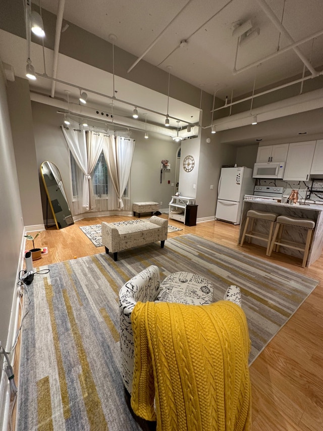 Room for rent with separate entrance Room Rentals & Roommates City