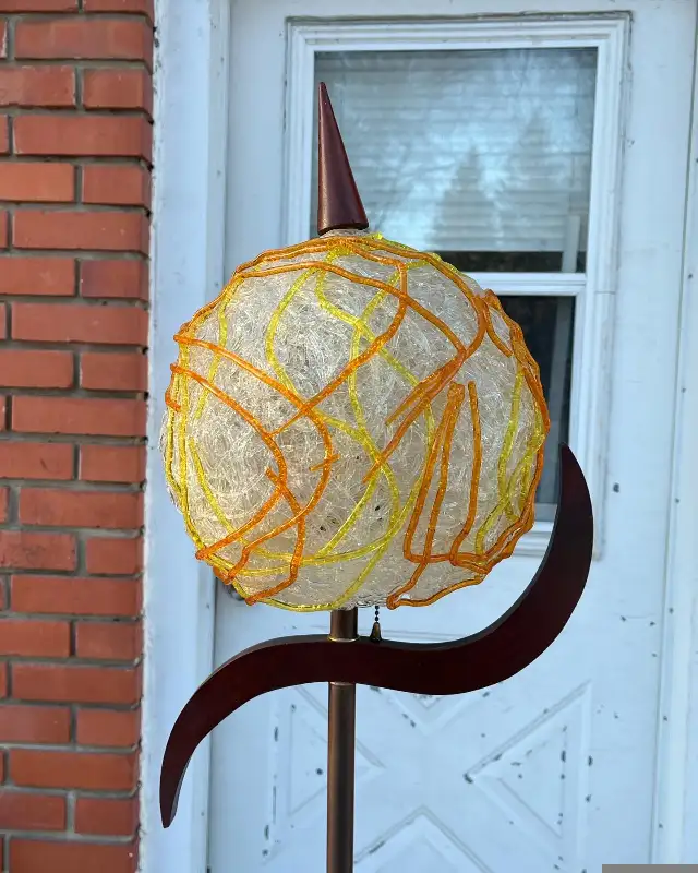 Lampe vintage mcm globe spaghetti sculptural lamp in Indoor Lighting & Fans in City of Montréal - Image 5