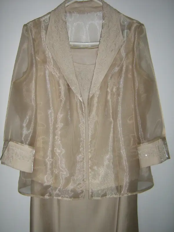 Robe de soirée in Women's - Dresses & Skirts in Québec City - Image 3