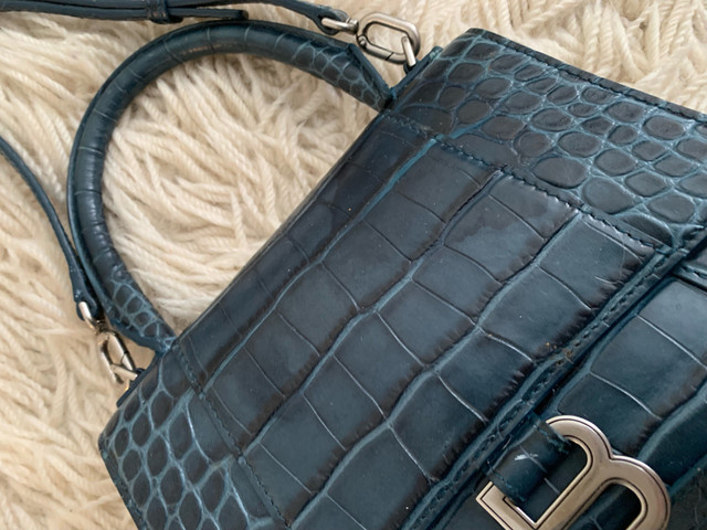 Hand bag in Women's - Bags & Wallets in Markham / York Region - Image 2