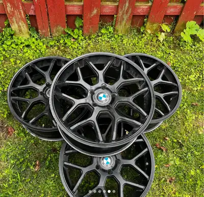 À vendre : 4 Jantes Ruffino 19x8.5 – Finition Noir Mat Donnez du style à votre véhicule avec ce jeu...
