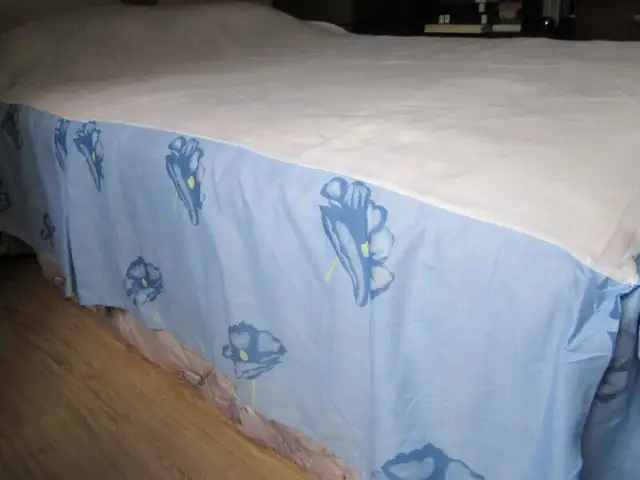 Literie=jupes de lit , couvre - matelas etc.. in Bedding in Laval / North Shore - Image 5