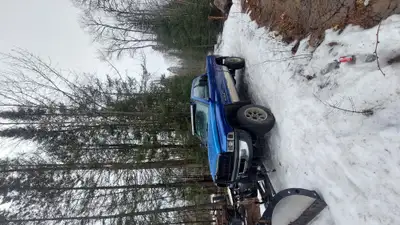 1997 dodge 2500 4x4 12 valve cummins diesel with a 5 speed manual transmission and a 4 year old snow...