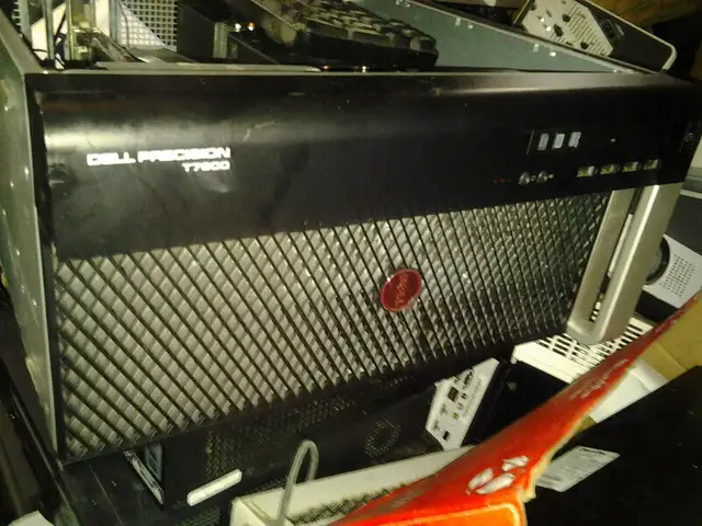 Dell Precision t7810 Xeon 2 x E5-2630  6core (12 cores) 16GB ddr in Desktop Computers in City of Montréal - Image 2