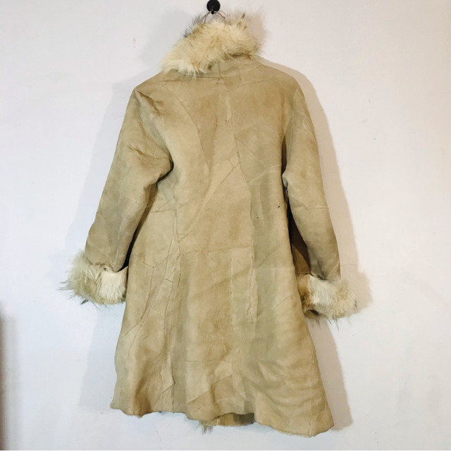 Shearling sheepskin winter coat dans Femmes - Hauts et vêtements d'extérieur  à Ville de Montréal - Image 4