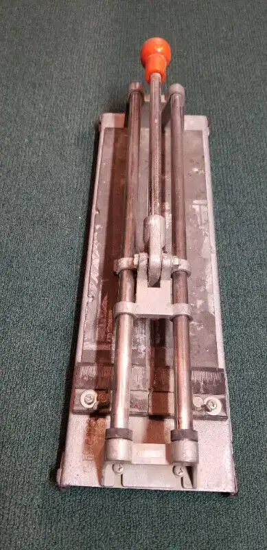 Tile cutter in Hand Tools in Calgary - Image 2