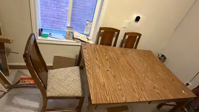 dining table with 4 chairs in Dining Tables & Sets in Hamilton - Image 3