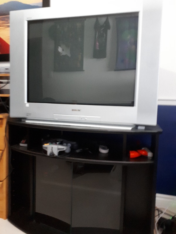 32" CRT TV Sony Trinitron with stand Perfect for Retro Gaming. TVs Cornwall Kijiji