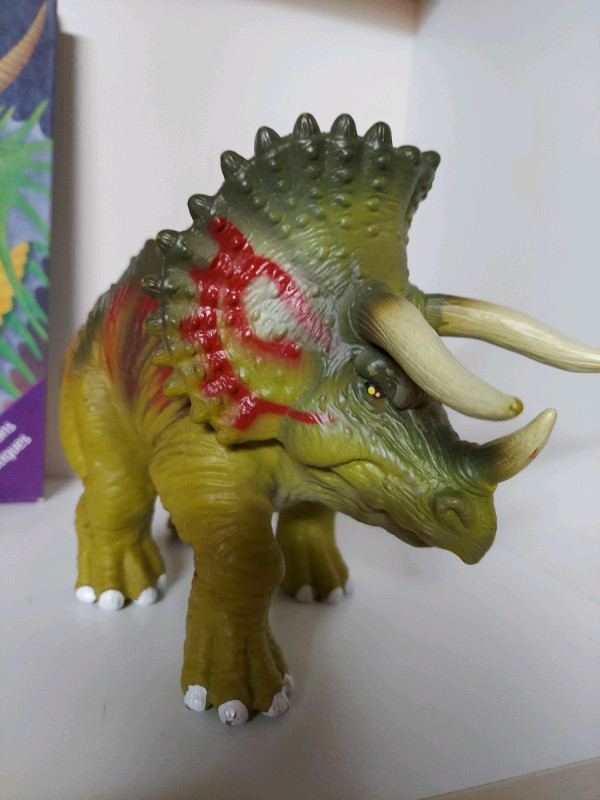 Lot de dinosaures avec livre de créatures  3D dans Jouets et jeux  à Longueuil/Rive Sud - Image 4