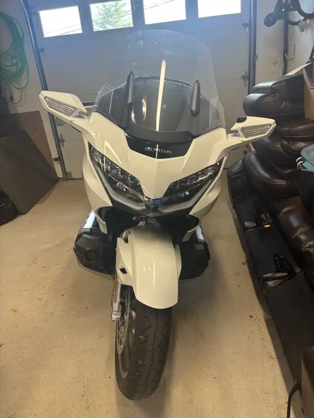 2018 Honda Goldwing Tour in Touring in Timmins - Image 3