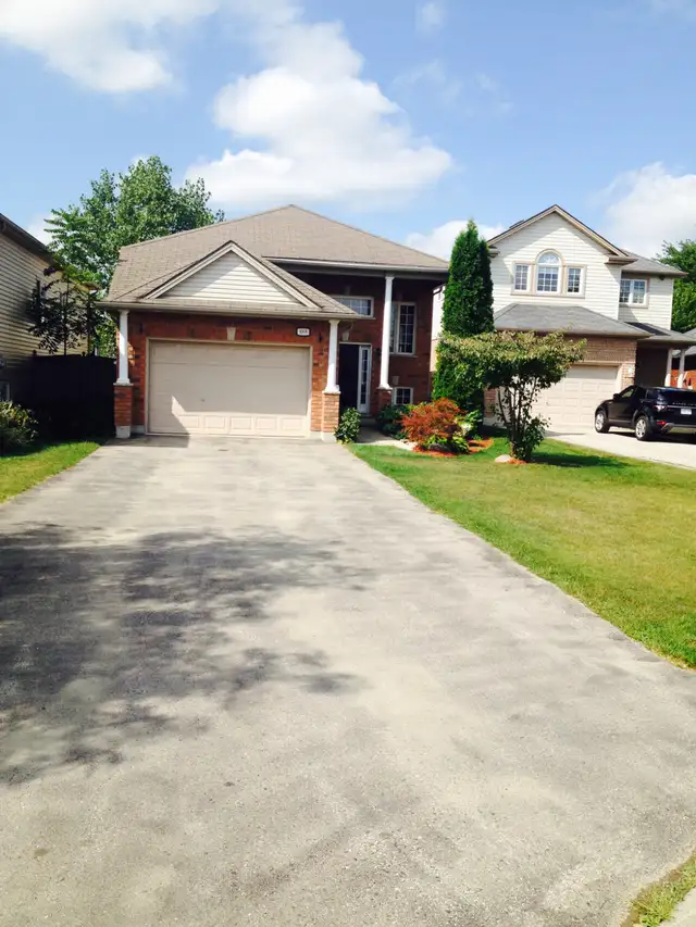 5 bedroom/3 full bathroom house for rent in Northwest London