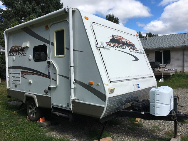 2011  Sunset Trail by Crossroads travel trailer in Travel Trailers & Campers in Quesnel