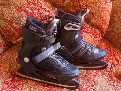 Two pairs of ice skates in great condition. One is size 8.5 and the other one size 10.5. Asking $ 10...