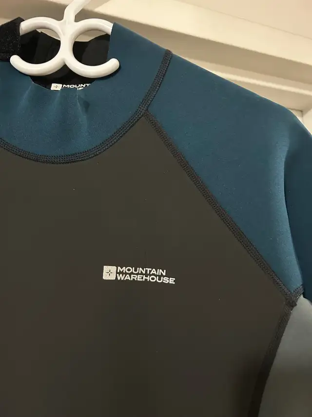 Mens Full 2.5/2mm Wetsuit in Water Sports in Gatineau - Image 3