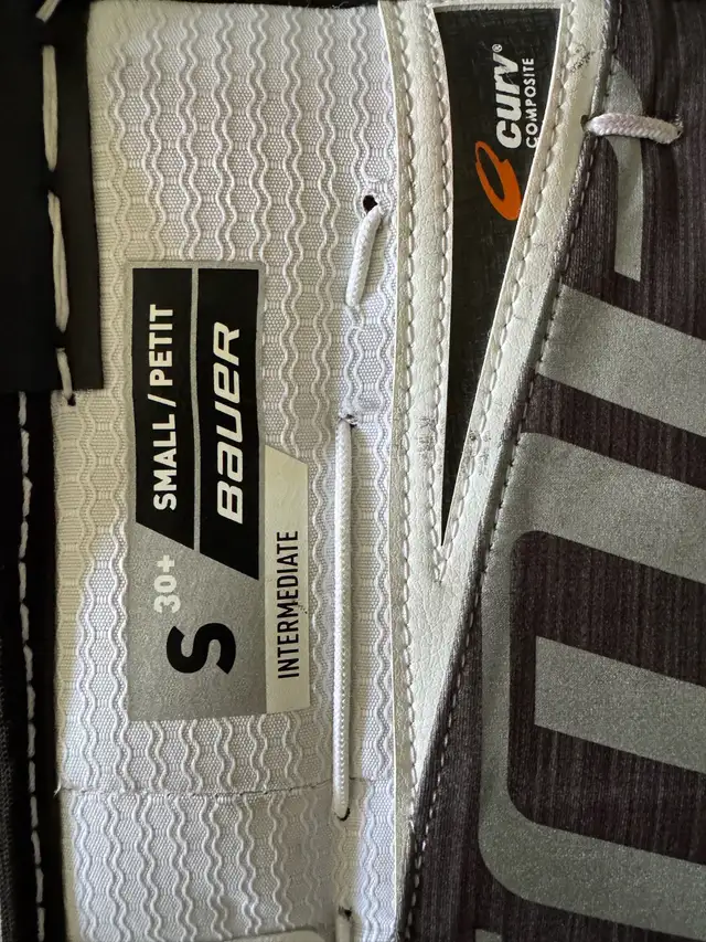 Bauer Supreme Intermediate Goalie Pads - Excellent Condition in Hockey in Calgary - Image 4