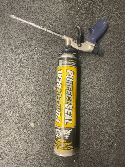 Full case 12 large can available (800ml) Includes the gun (used) $150