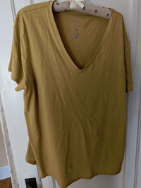 Ladies 2X tshirt, mustard color