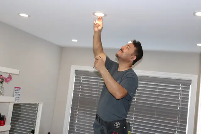 Electrician63672017094913123