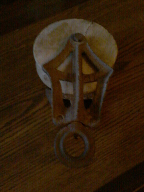 I have an antique wood and cast iron pulley (early) for sale. in Arts & Collectibles in Cambridge - Image 4