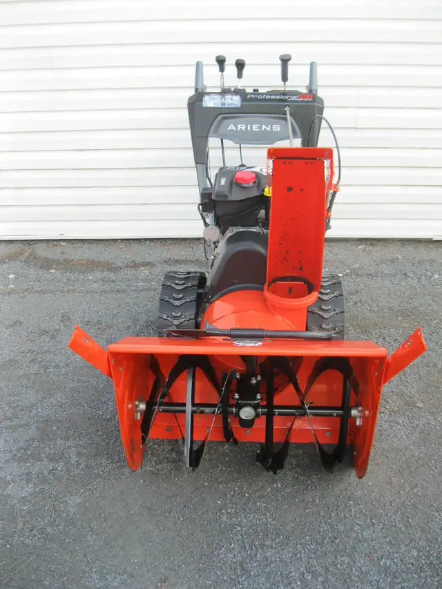 Souffleuse *CHENILLES* ARIENS HYDRO PRO 28  Snowblower Souffleur in Snowblowers in Laval / North Shore - Image 6