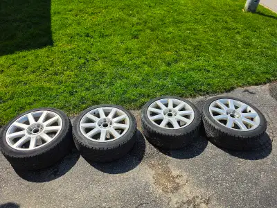 These 17-inch alloy rims paired with General Altimax winter tires offer a reliable solution for your...