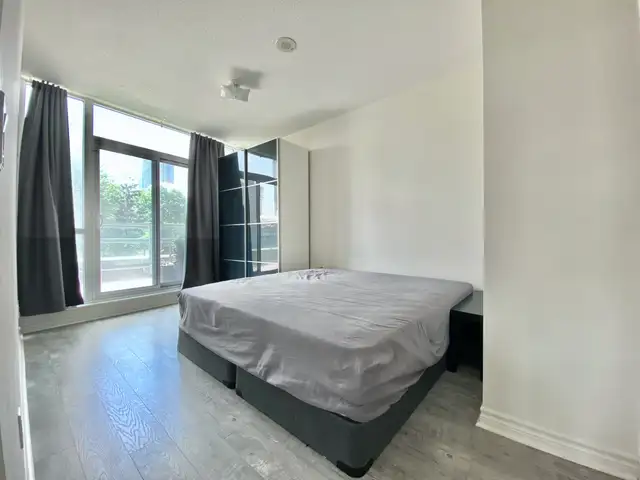 Sought-after Corner w/ Massive Wraparound Terrace | 2 Bed + Den in Long Term Rentals in City of Toronto - Image 6