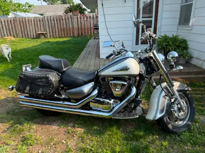 2002 Suzuki Intruder 1500 LC, white in colour