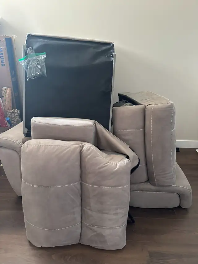 Manual Reclining Sofa Couch - Micro Suede, Non Smoking Home in Couches & Futons in Calgary - Image 7