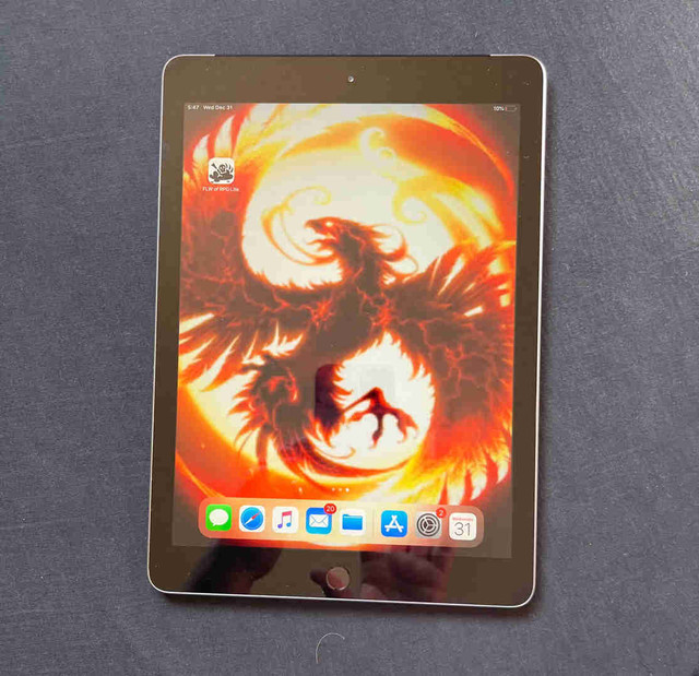 iPad 6 Generation 32 GB with wifi+Cellular  in iPads & Tablets in Grande Prairie