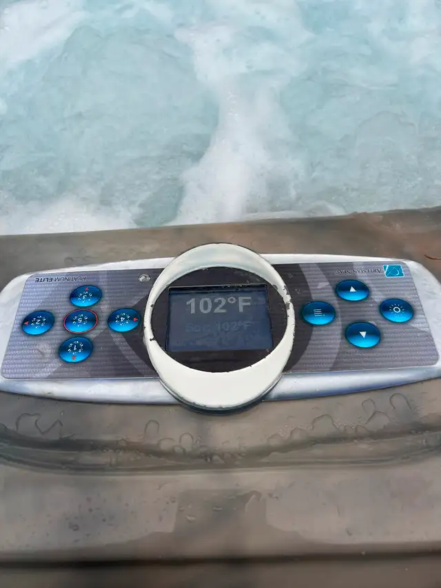 Artesian Spa Hot tub in Hot Tubs & Pools in Regina - Image 3