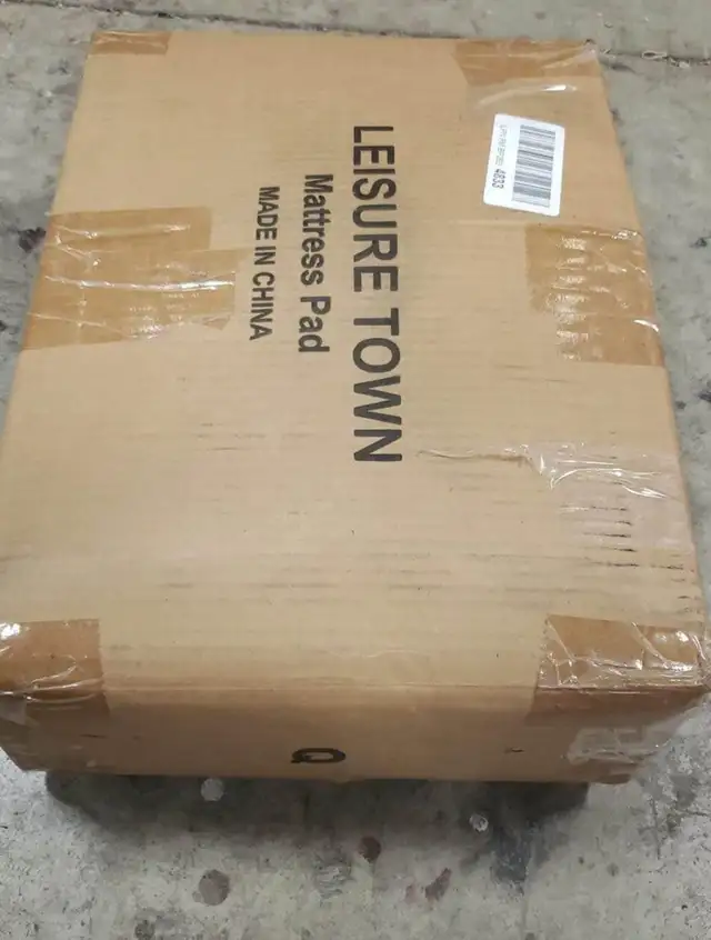 LEISURE TOWN Queen Mattress Pad Cover Cooling Mattress Topper Co in Bedding in Hamilton - Image 9